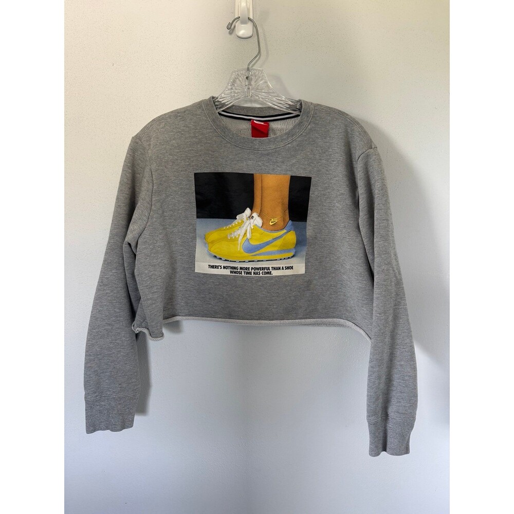 Nike Cropped Graphic Crewneck Size Medium